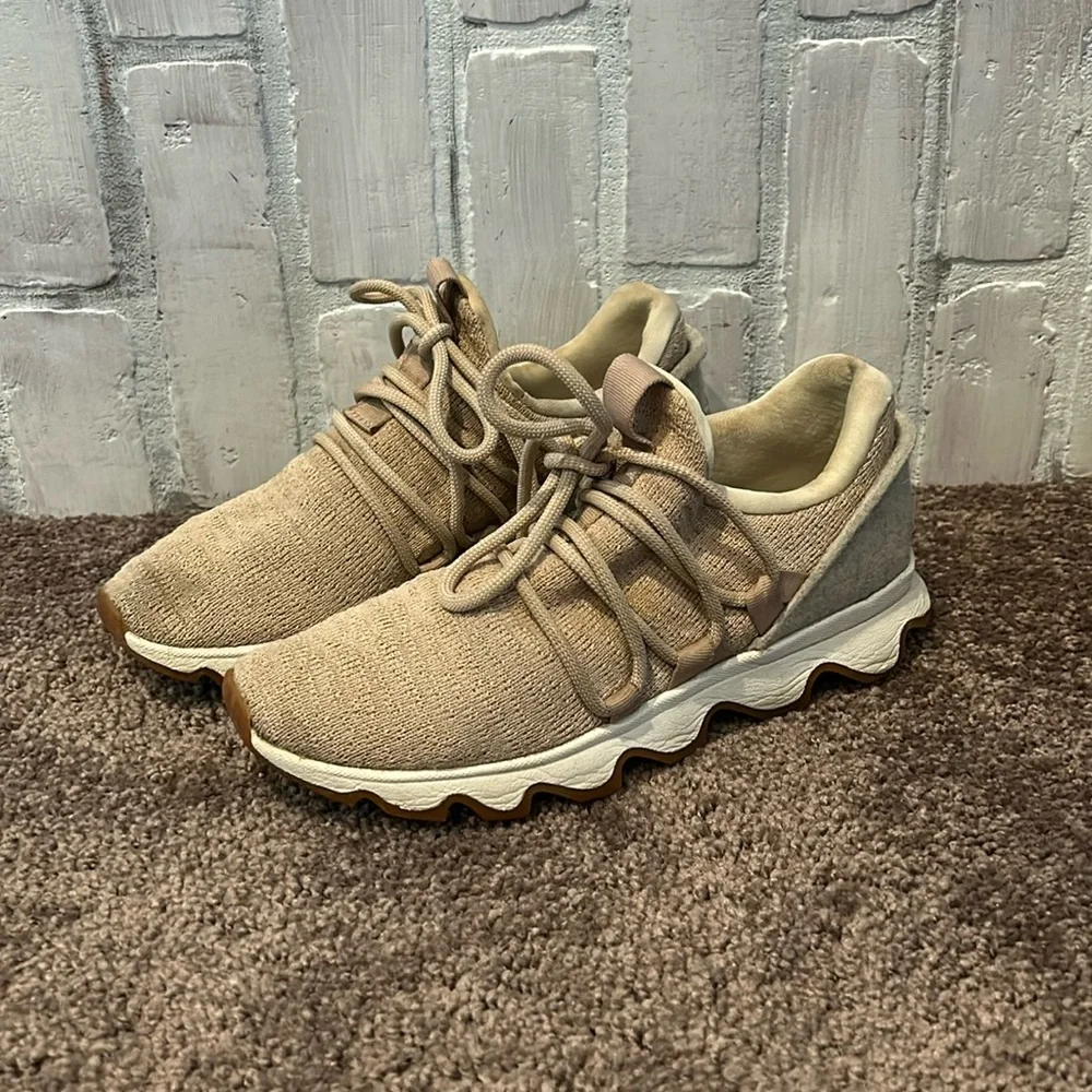 Sorel kinetic lace casual sneakers in tan